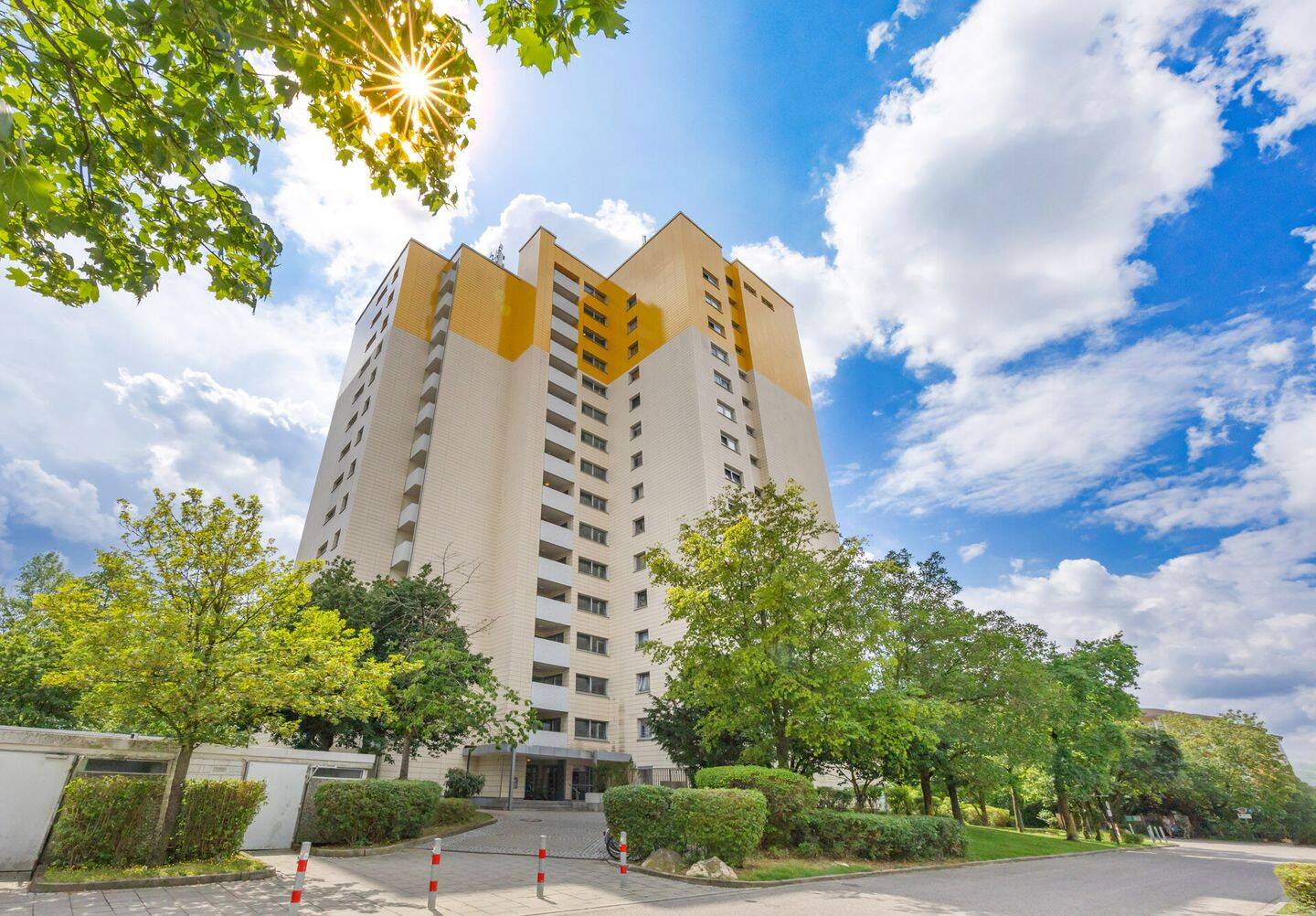 Panorama Tower Germering | Sanierte 2-Zimmer-Wohnung mit Balkon & Tiefgarage (4.OG) – Germering – Vorschaubild 3