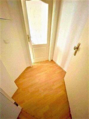 Große Maisonette 2,5 Raum Wohnung, mit Wohnküche, Gäste-WC und 2 Balkonen. – 39104 Magdeburg – Vorschaubild 7