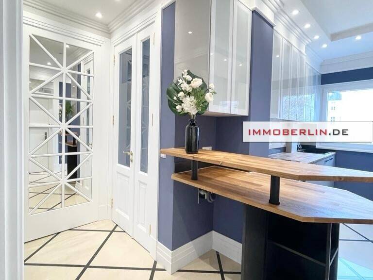 IMMOBERLIN.DE - 2022 exquisit sanierte Wohnung mit Südloggia zwischen Preußenpark & Olivaer Platz – Berlin – Bild 1 von 9