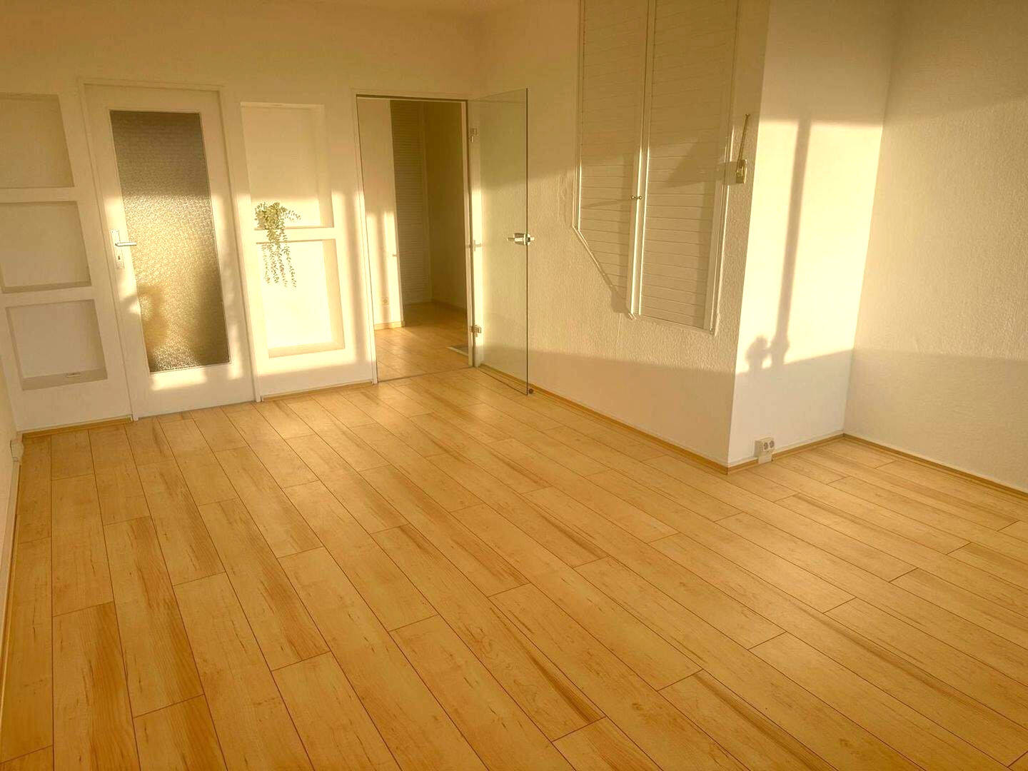 Architektur Ikone, modernes Wohnen frei Maisonette-Whg. mit Aufzuf u. tollem Balkon u. Weitblick in Berlin-Westend – Berlin – Vorschaubild 7