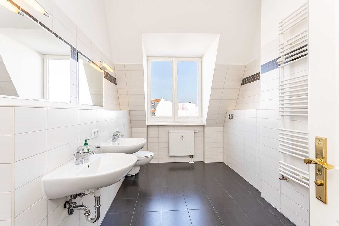 Kernsanierte Altbauwohnung mit großer privater Dachterrasse (22 m²) – Berlin – Vorschaubild 9