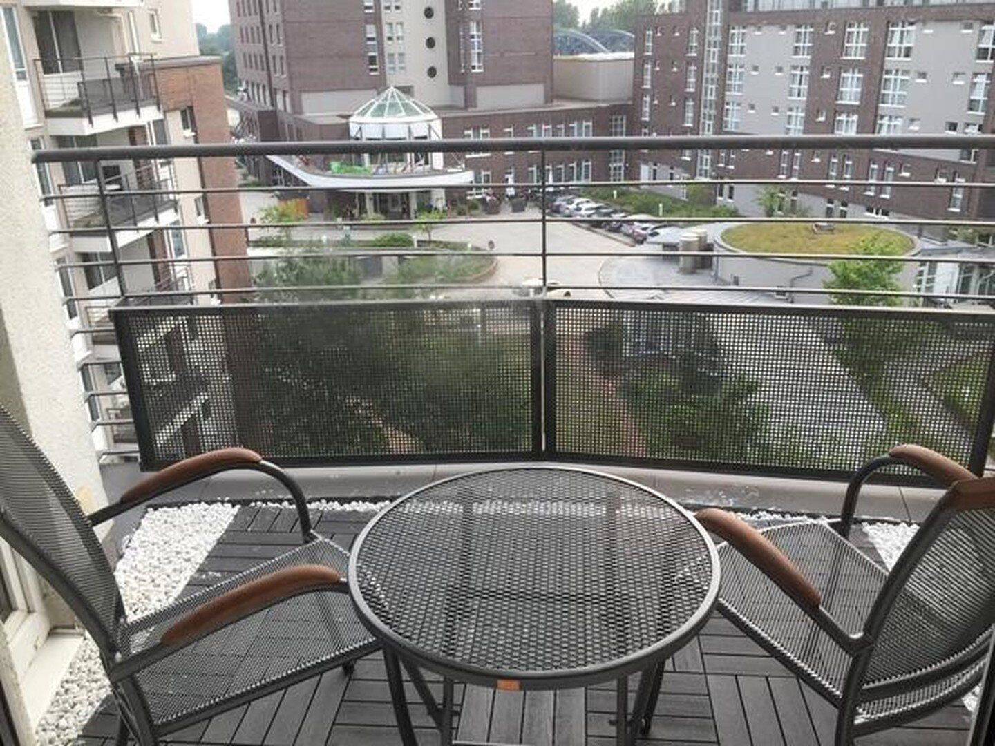 Loft an der Elbe mit Balkon und Blick auf den Elbtower, neben Hafencity – Hamburg – Vorschaubild 5