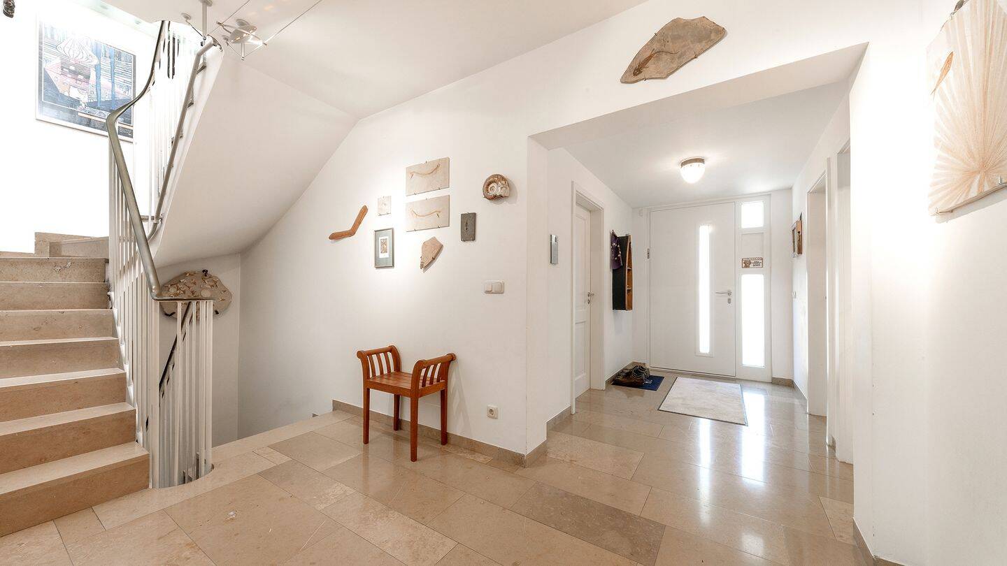 Elegantes Einfamilienhaus mit Wintergarten in ruhiger Lage in Trudering – München – Vorschaubild 4