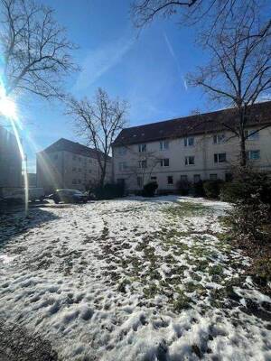 Großzügige 2-Zimmerwohnung in Fermersleben mit Dusche und Balkon und Blick auf den grünen Hof!