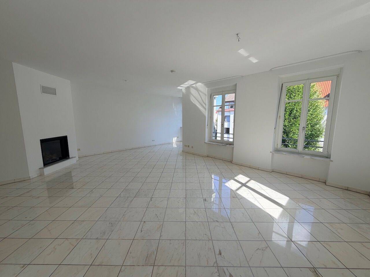 Großzügige 2-Zimmerwohnung mit EBK, Stellplatz u. Balkon im inneren Westen! – Regensburg – Vorschaubild 2