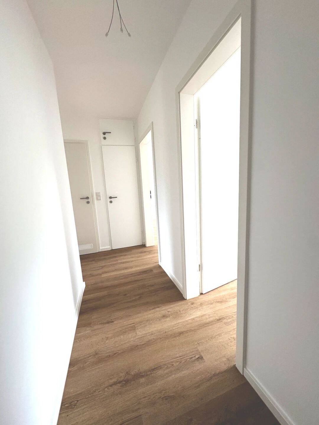 Moderne kernsanierte 3-Zimmer-Wohnung mit Balkon in zentraler Lage von Düsseldorf-Mörsenbroich – Düsseldorf – Vorschaubild 3