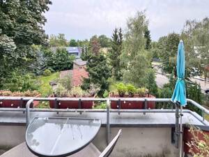 SONNIGE TERRASSE - MIT FAHRSTUHL & TIEFGARAGEN-STELLPLATZ - ZUR ZEIT VERMIETET – 12107 Berlin – Vorschaubild 3