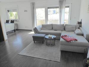 Gute Rendite: Vermietete 2,5 Zimmer Wohnung mit Balkon in kleiner und ruhiger Wohneinheit