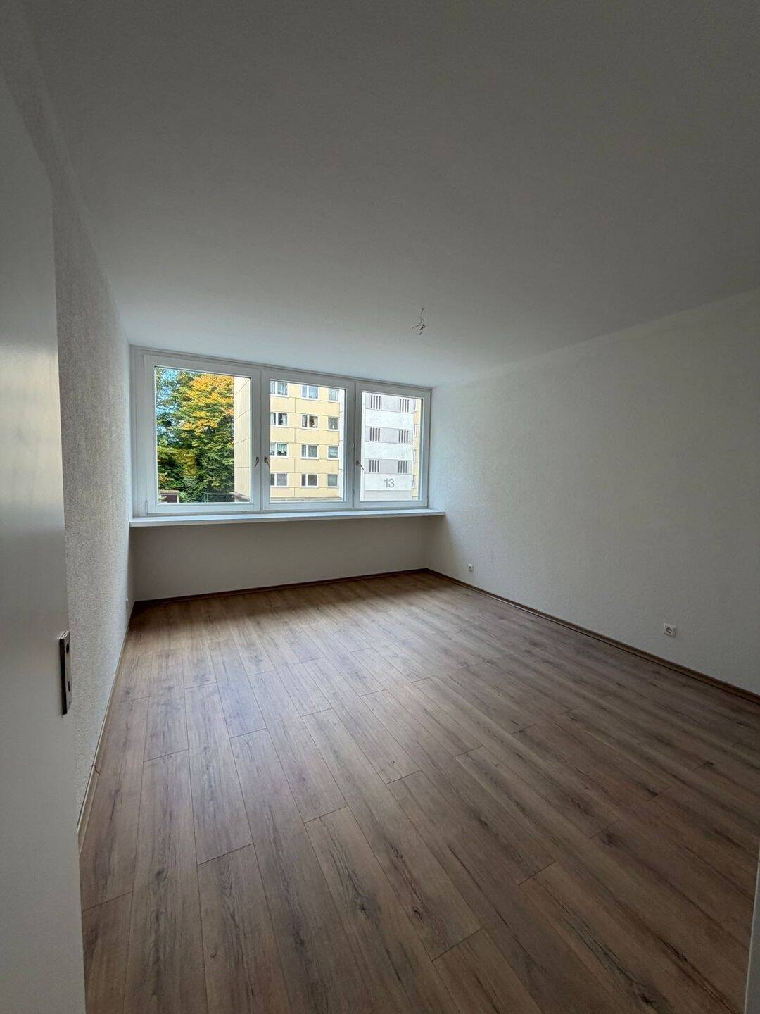 Frisch renovierte 4-Zimmer Wohnung mit Balkon [VAC-12920] – Karlsruhe – Vorschaubild 2