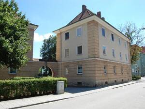 Toll ausgebaute 2 - Zimmer Dachgeschoss Wohnung mit Einbauküche in Zentrumsnähe! – 93055 Regensburg – Vorschaubild 3