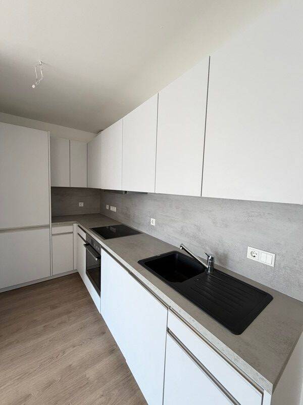 Helle 3-Raum-Wohnung mit Einbauküche und Balkon – Dresden – Vorschaubild 2