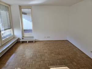 Frisch renovierte 3-Zimmer-Wohnung mit Süd-Terrasse, Zweitbalkon und TG-Platz in Regensburg-Königswiesen – 93051 Regensburg – Vorschaubild 6