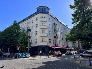 KAPITALANLAGE in TOP-LAGE Friedrichshain | Altbaucharme | attraktiv vermietet | möbliert