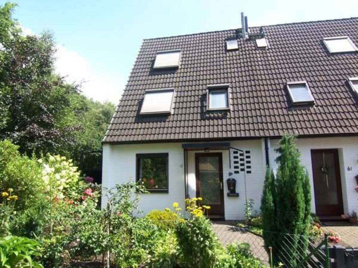 Vermietetes Reihenendhaus mit Garten, Küche und Garage in Bremen-Mahndorf – 28307 Bremen – Bild 1 von 9