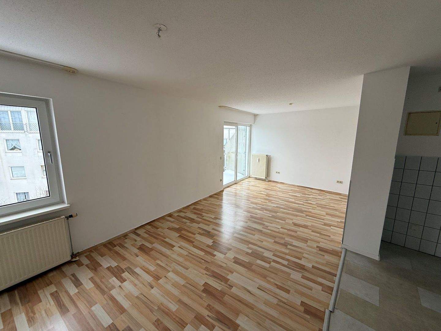 Endlich raus bei Mama - 2 Zimmer für deinen Neustart mit Balkon in guter Lage – Wolfsburg – Bild 1 von 3