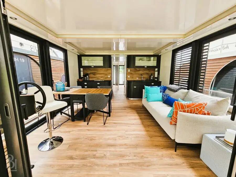 Modernes Hausboot - Maritimer Lifestyle mit 3 attraktiven Liegeplatzoptionen in und um Berlin – Berlin – Vorschaubild 2