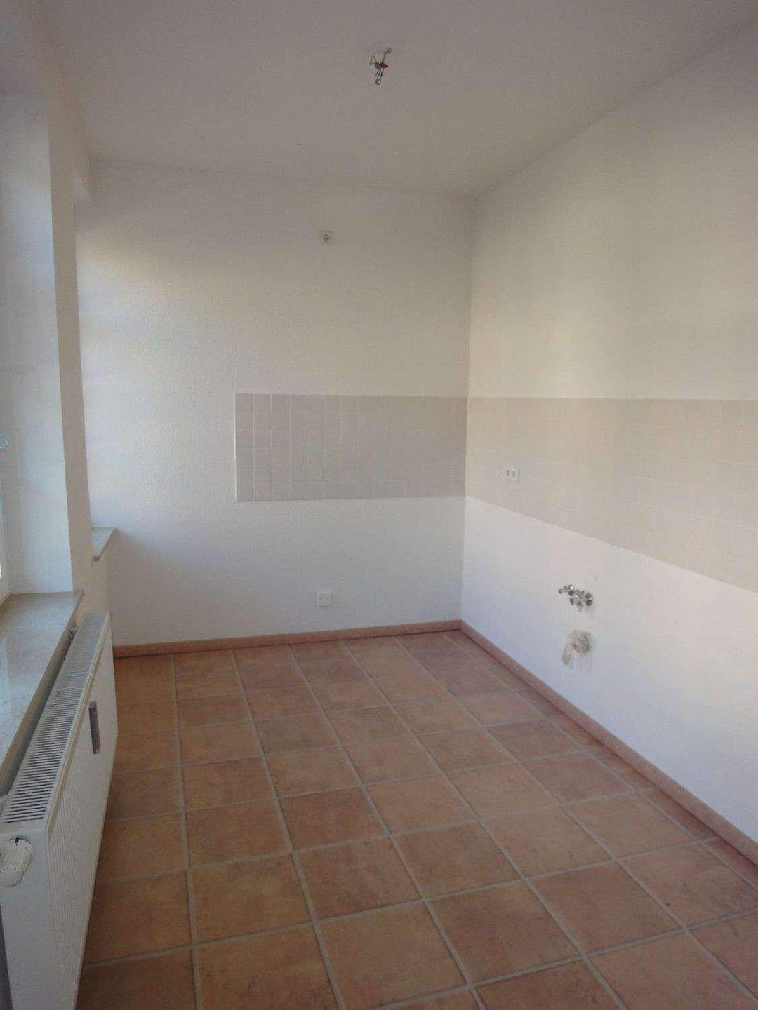 1. OG mit Laminat - Bad mit Wanne und offener Küche ! – Chemnitz – Vorschaubild 3