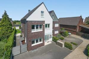 Lichtdurchflutete Doppelhaushälfte mit Kamin, Garten und hoher Energieeffizienz – 40589 Düsseldorf – Vorschaubild 2