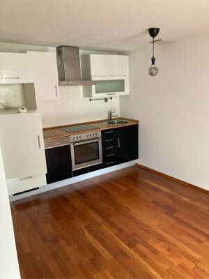 Stilvolle und gemütliche 2 - Zimmer - DG Wohnung mit Einbauküche in saniertem Denkmal am westlichen Altstadtrand – 93047 Regensburg – Vorschaubild 4