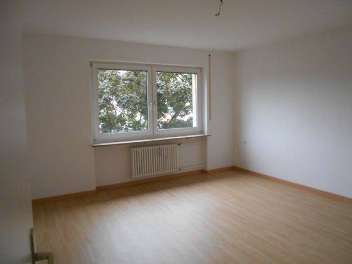 KESTLER IMMOBILIEN IVD - 3. OG - 3 ZI.-WOHNUNG - DESIGNBÖDEN - HELL GEFLIESTES BAD – Nürnberg – Vorschaubild 9