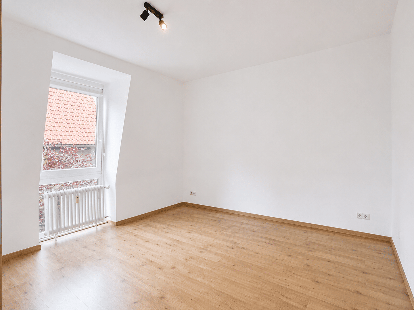 Modernisierte 3-Zimmer-Wohnung mit Balkon, Stellplatz und Einbauküche in Göttingen – Göttingen – Vorschaubild 3