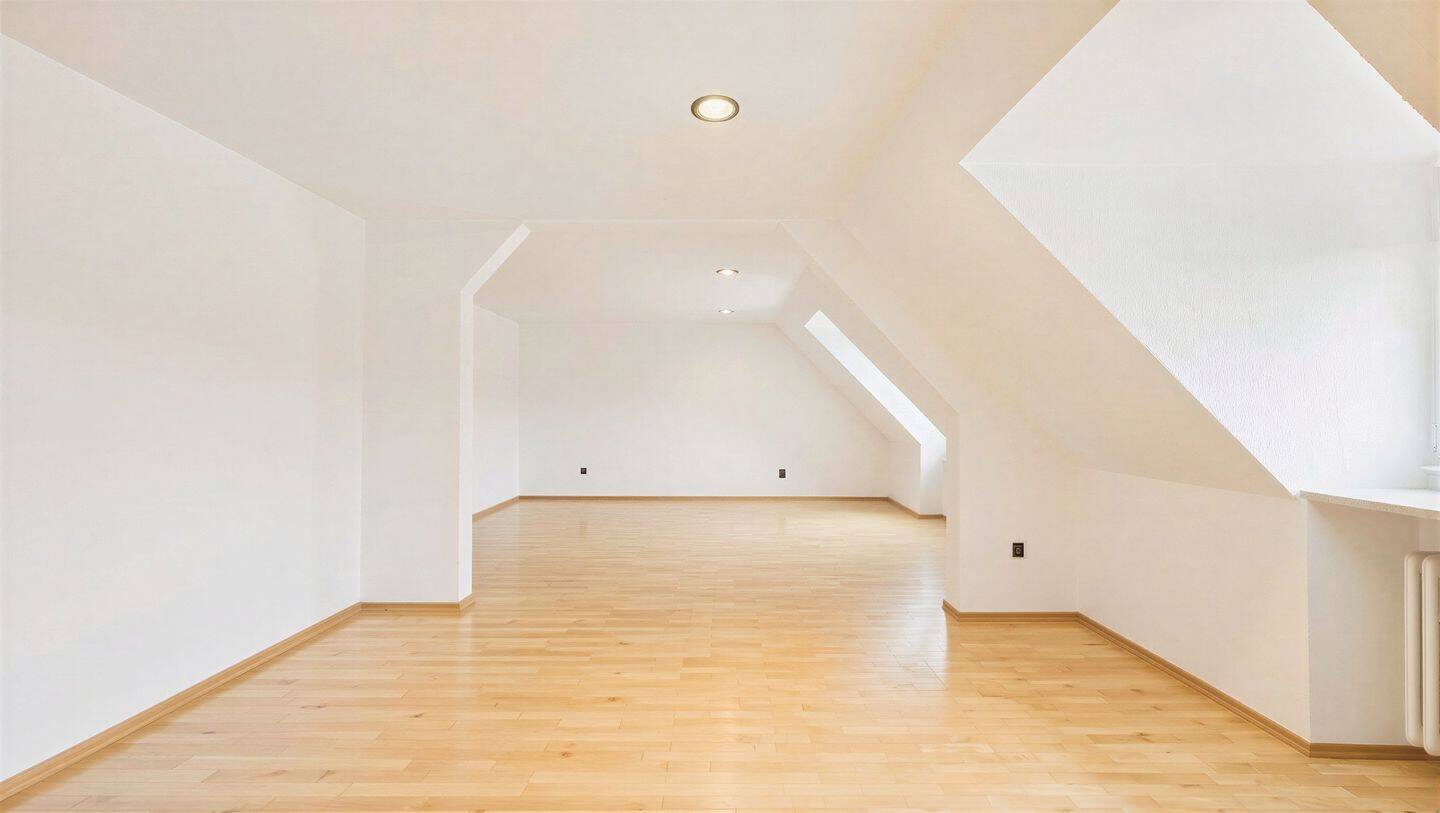 HEGERICH: Wärmepumpe beschlossen - vermietete 2-Zimmer-DG-Wohnung – München – Bild 1 von 9