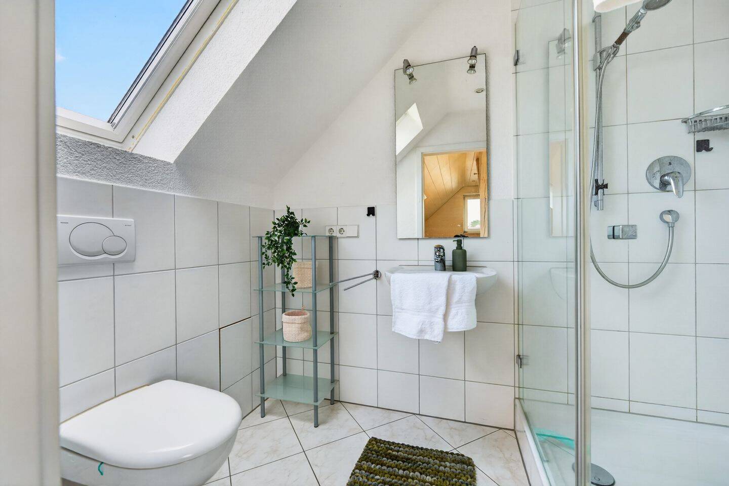 LEBENSRAUM - Durchdachte 3,5-Zimmer-Maisonette mit Balkon & Außenstellplatz in Stuttgart-Untertürkheim – Stuttgart – Vorschaubild 5