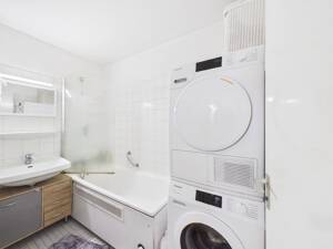 Helle 3-Zimmer-Wohnung mit Balkon in gepflegter Wohnanlage mit Aufzug, 2 Kellerabteile und TG-Platz – 70329 Stuttgart – Vorschaubild 9