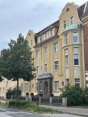 Traumhaft schöne 3-Raumwohnung mit neuem Bad, EBK und Kaminanschluss in einer Jugendstil-Villa