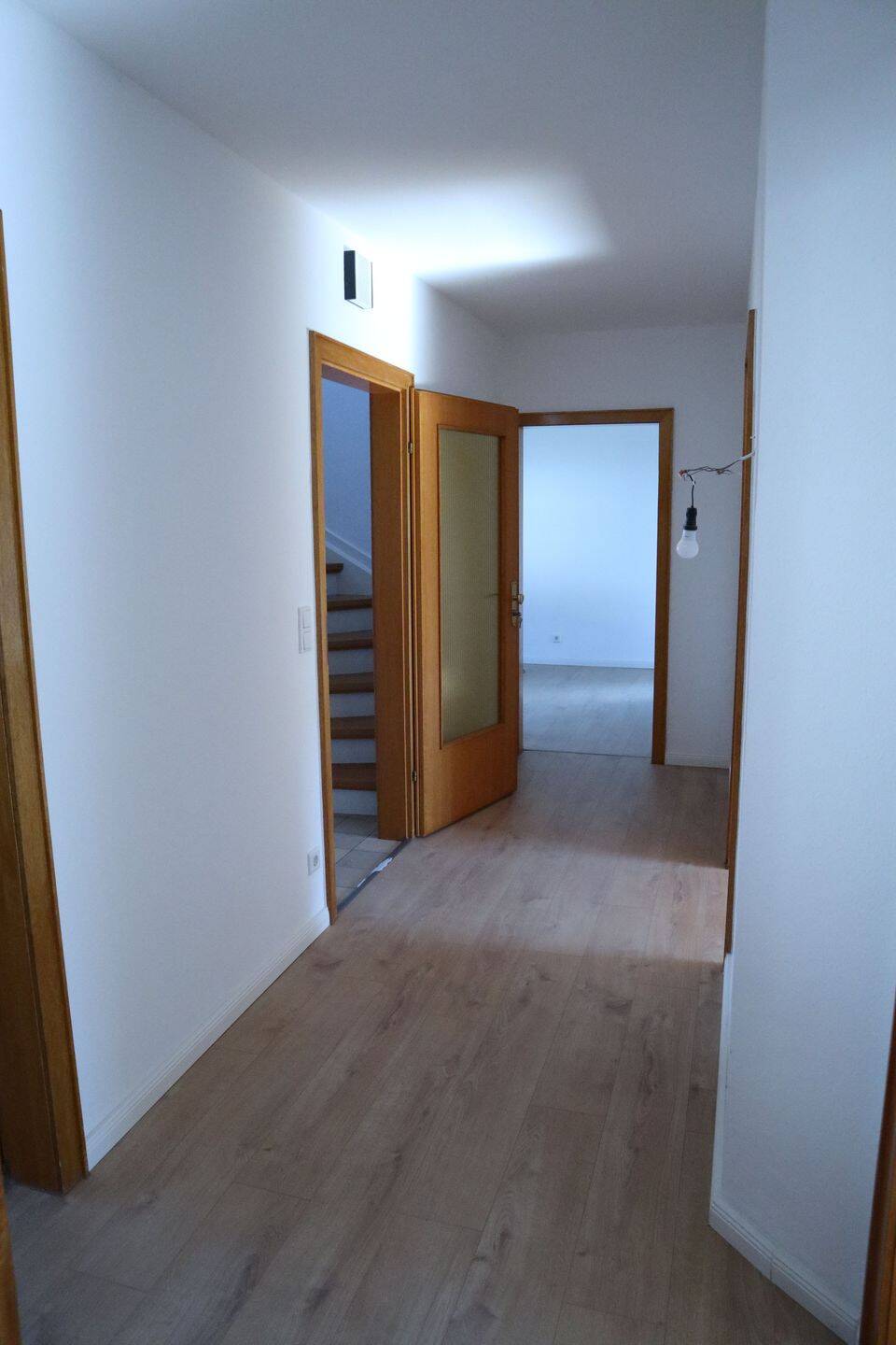 Ruhig wohnen in freistehendem Einfamilienhaus auf zwei Etagen in Solingen – Solingen – Vorschaubild 4