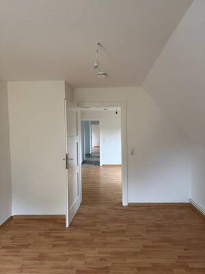 Viel Platz für die ganze Familie - 4-Zimmer-Wohnung im Dachgeschoss – 38229 Salzgitter – Vorschaubild 4