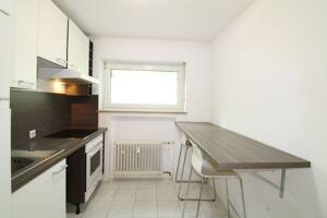 Freie & gepflegte 2-Zimmer-Wohnung im Hochparterre mit Balkon! Erbbaurecht bis 2067! – 81735 München – Vorschaubild 4