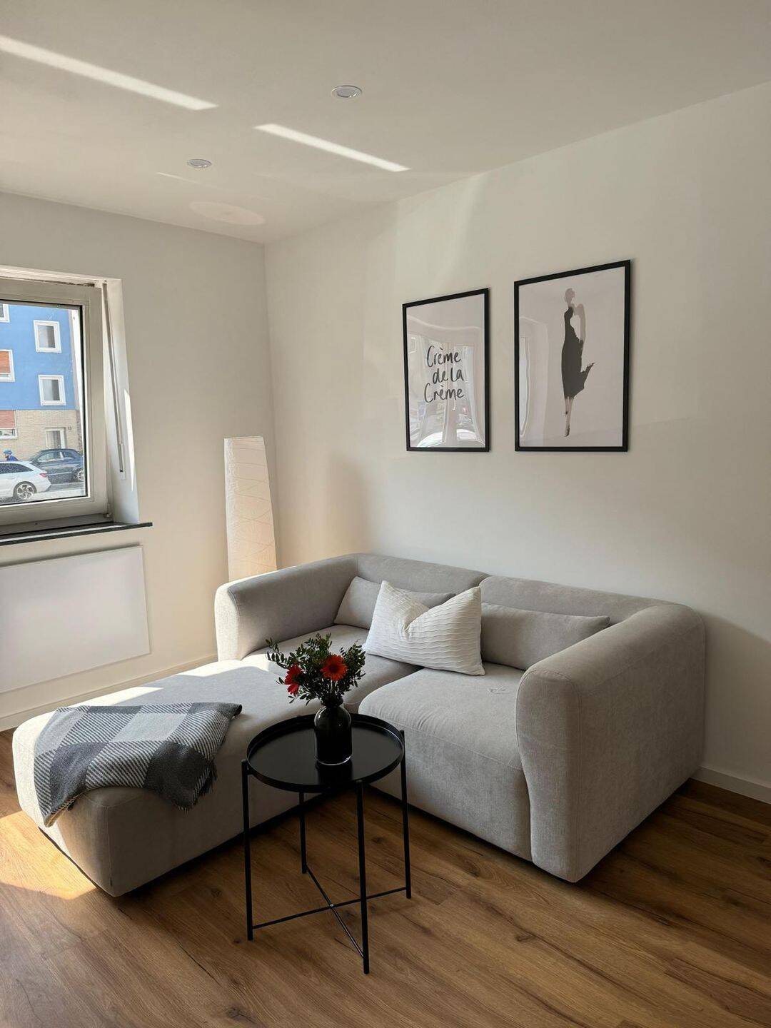 Zu Vermieten: Hochwertig möblierte 2-Zimmer-Wohnung mit Balkon – Nürnberg – Vorschaubild 2