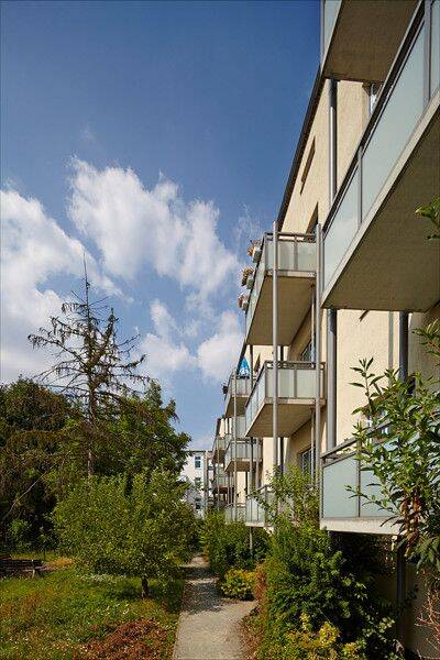 Alles was man braucht: ca 30 m2 Wohnzimmer+ ca 8,5 m2 großem Balkon!