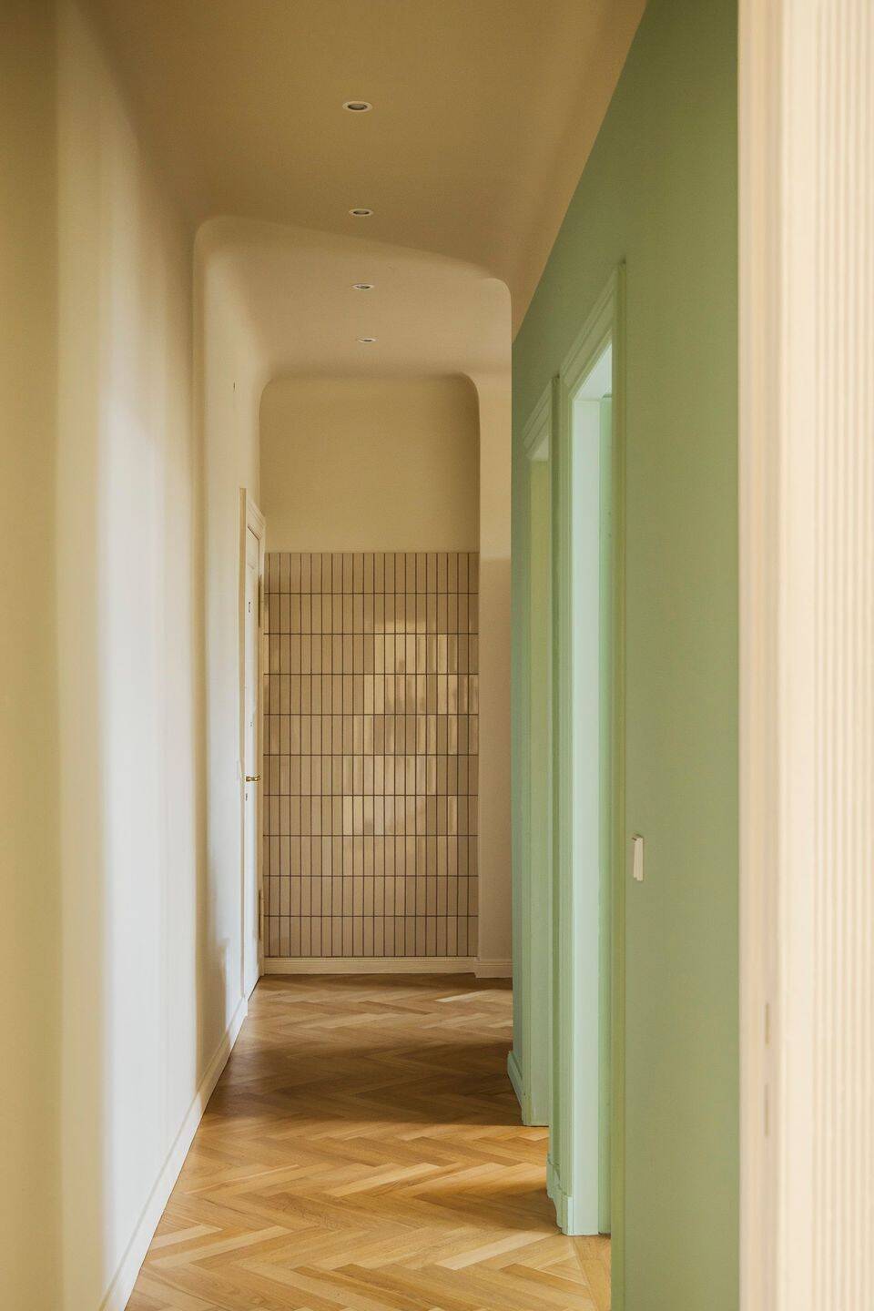 Klassischer Altbau mit Südbalkon, Licht und klarer Gestaltung in ruhiger Lage – Berlin – Vorschaubild 6