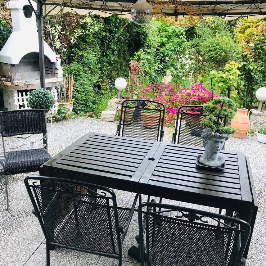 Traumhaftes helles Reihenhaus/ Terrasse/ Stellplatz/ Kamin/4 Schlafzimmer/SAT-TV/eigene E-Ladestation / reichlich Nutzfläche / nicht vollgestellt
