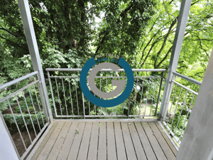 RUHIGER RÜCKZUGSORT IN BELIEBTER KIEZ-LAGE - NETTE COMMUNITY - BALKON MIT BLICK INS GRÜNE