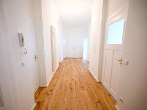 Premium-Investment: frisch renovierte 4-Zimmer-Wohnung in direkter Elblage! – 1307 Dresden – Vorschaubild 7
