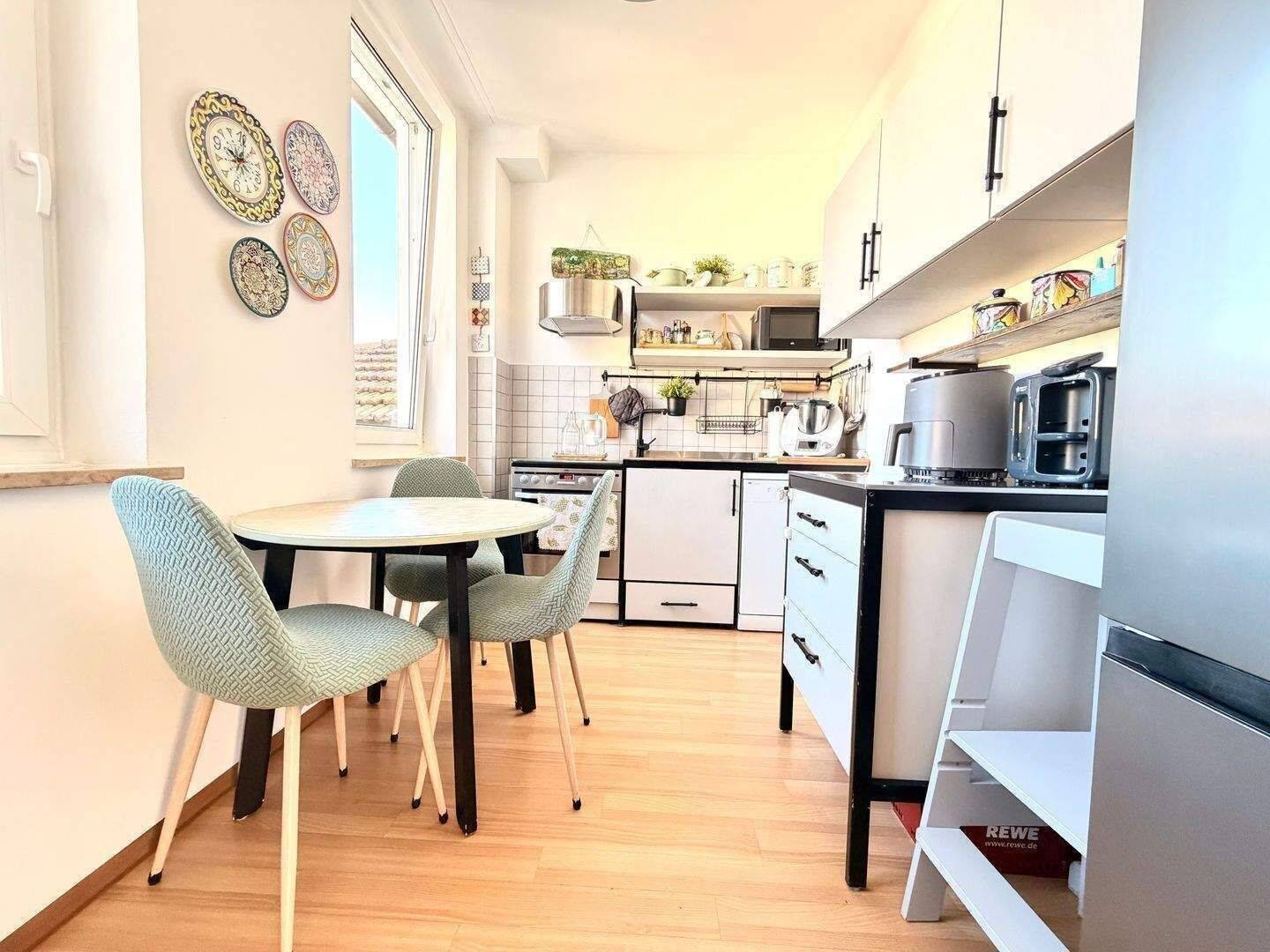 lichtdurchflutete 2 Zimmer Wohnung +++ mit Badewanne & Aufzug +++ – Nürnberg – Vorschaubild 5