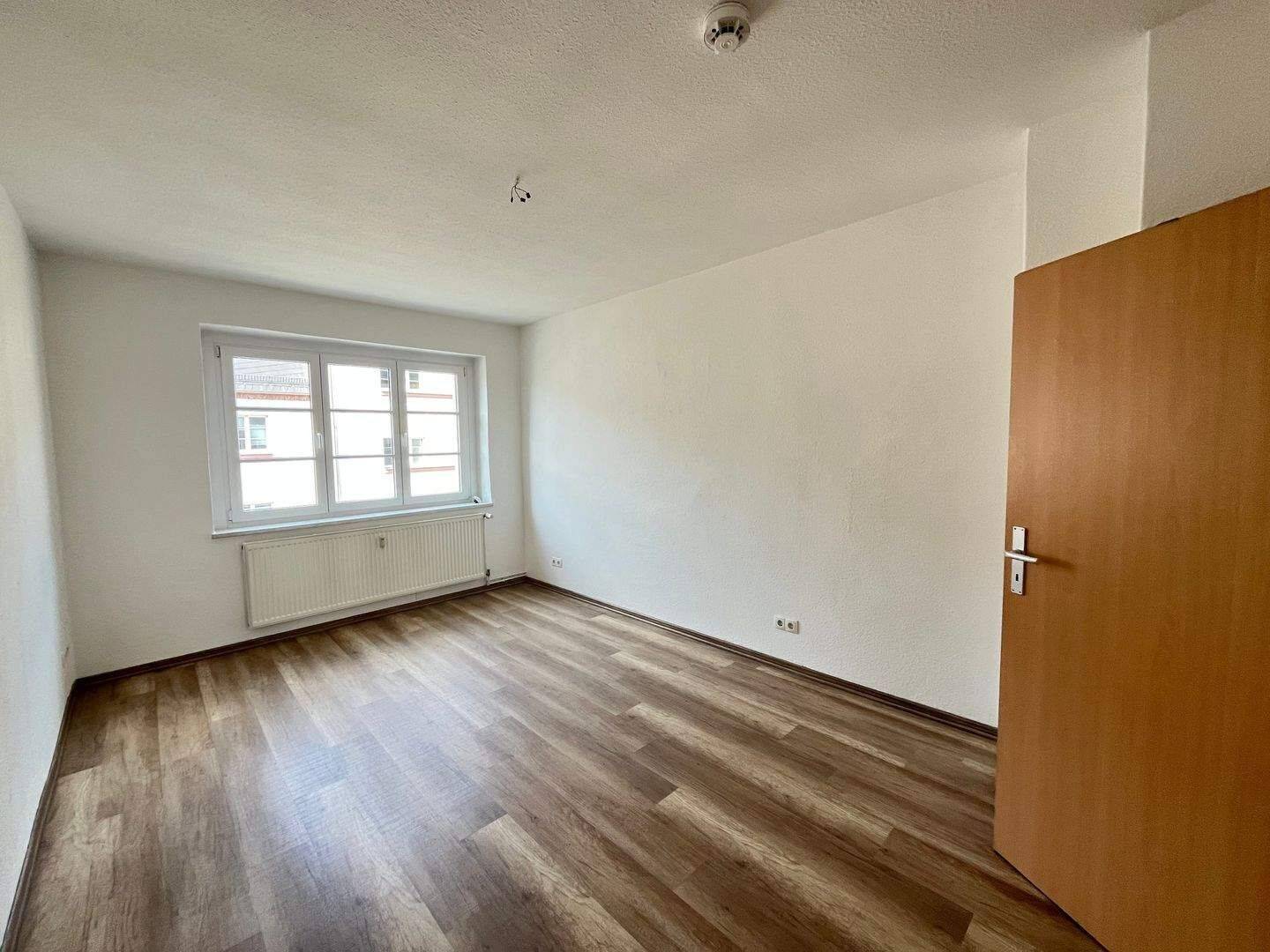 Charmante 2-Zimmer-Wohnung mit Balkon in Chemnitz, Bernsdorf – Chemnitz – Vorschaubild 4