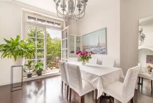 Klassischer Altbau vis à vis der Alster!
