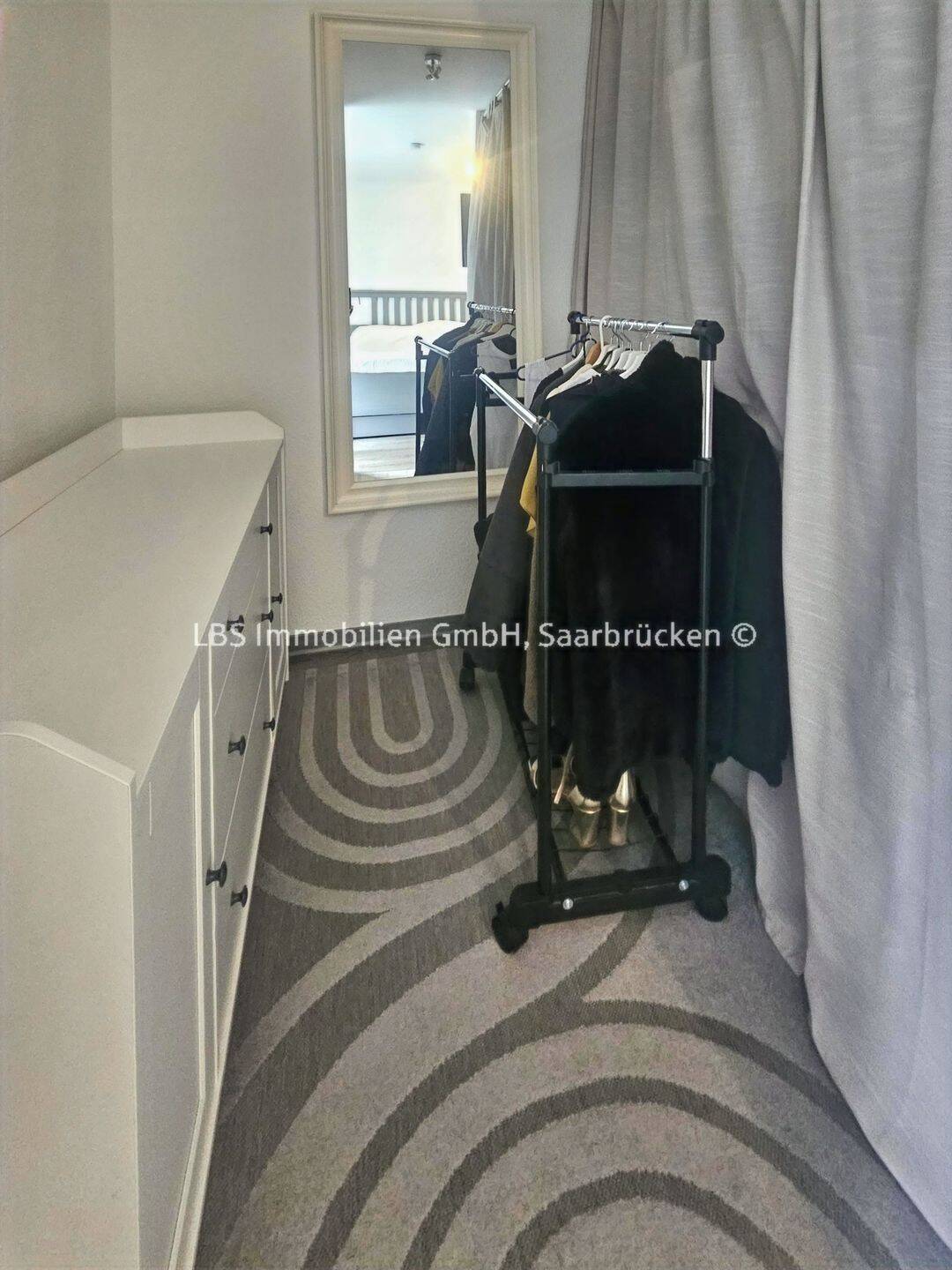 Maisonettewohnung im Haus-im-Haus-Charakter inklusive neuer Fenster und neues Flachdach – Saarbrücken – Vorschaubild 9
