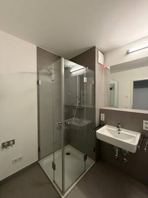 Geräumige 2-Zimmer-Wohnung mit Einbauküche, Balkon und Duschbad – 1067 Dresden – Vorschaubild 7