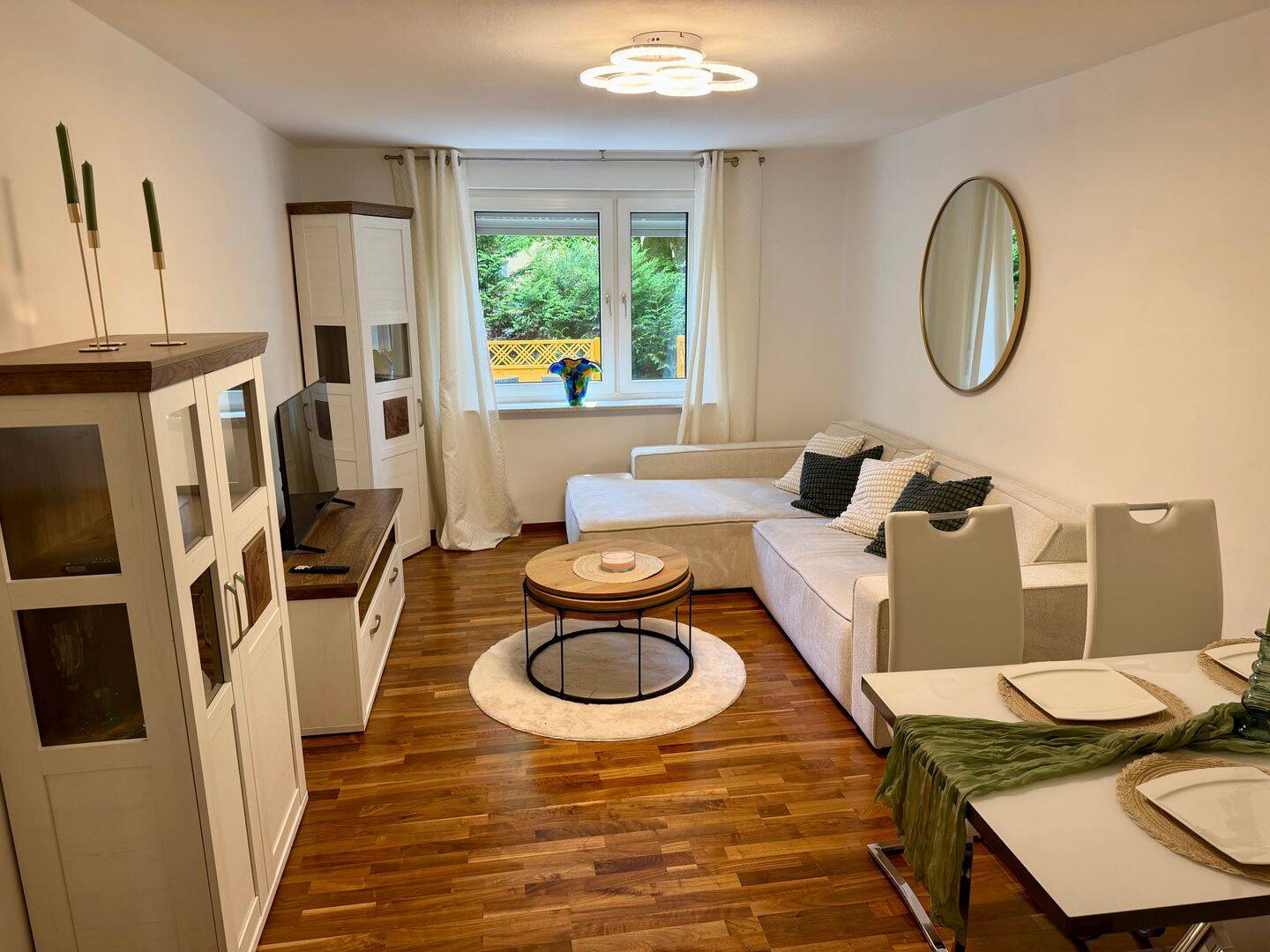 Vollmöblierte 3 Z.- Wohnung, mit Garten&Terrasse – München – Vorschaubild 2