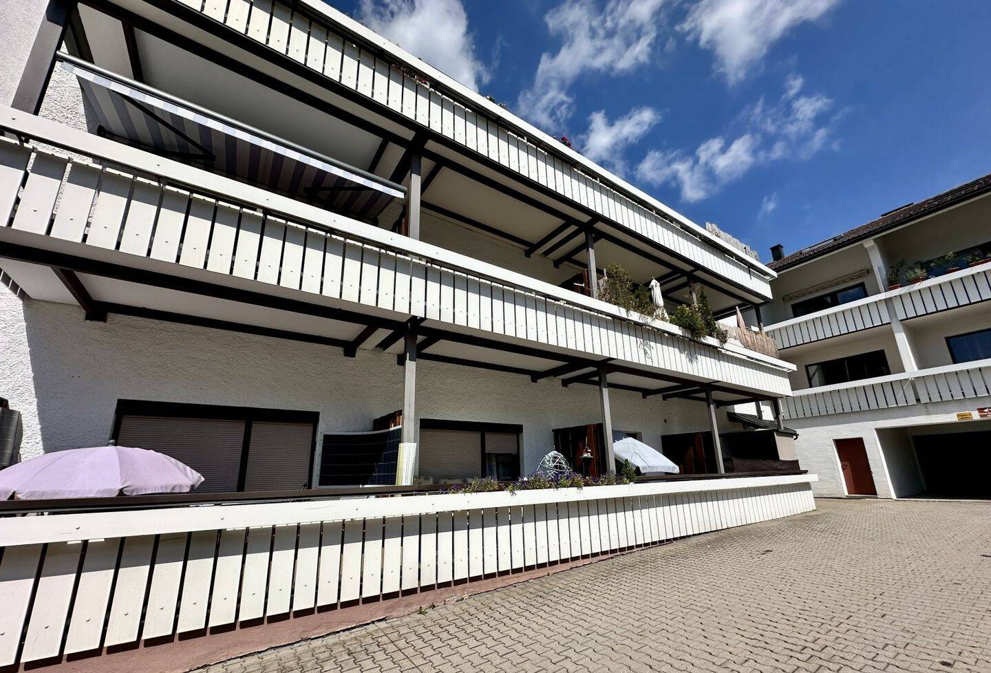 1 Zimmer Apartment im Erdgeschoss mit Balkon in Durach