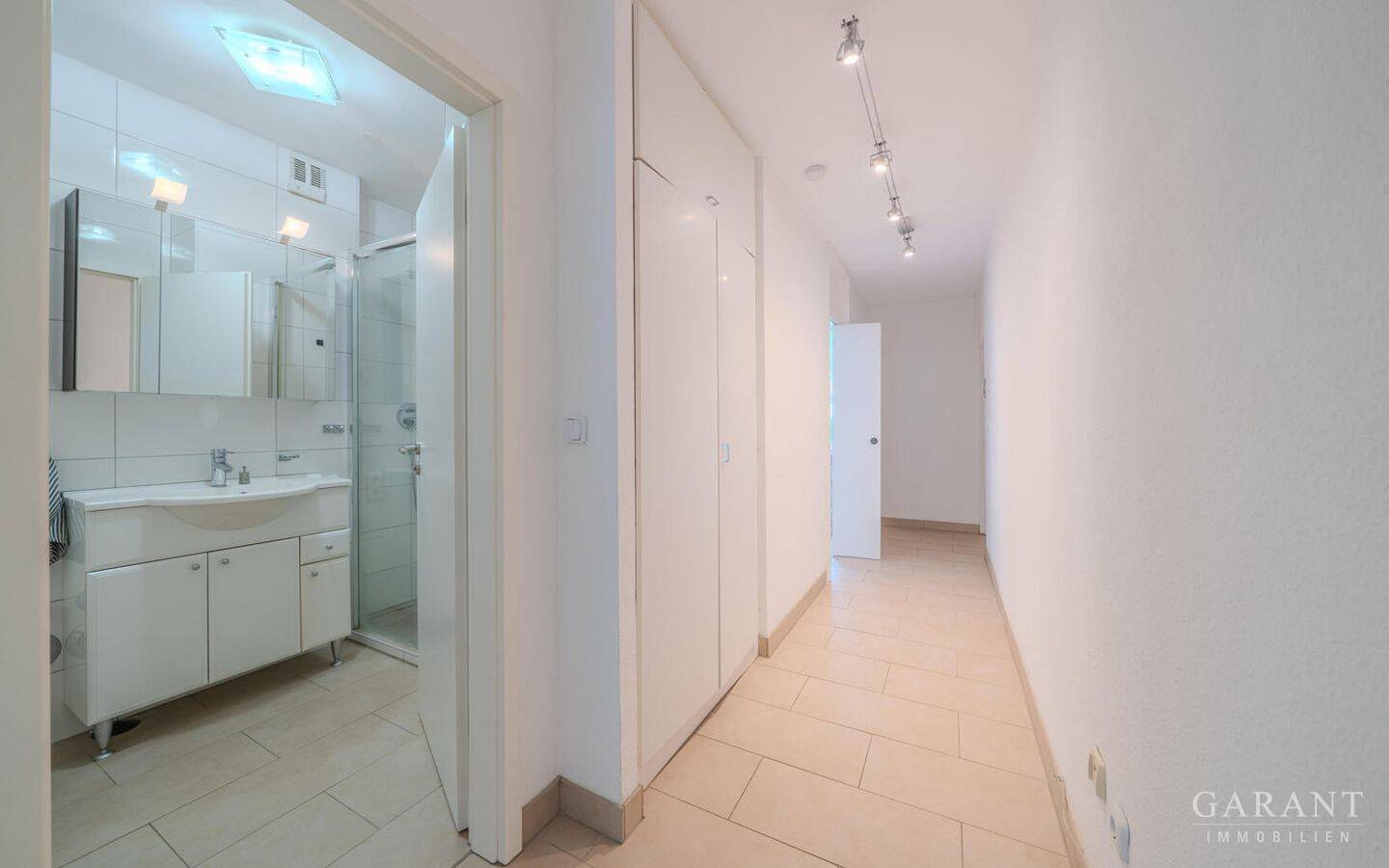 Sofort bezugsfreie Wohnung mit Süd-Balkon in Schwabing – München – Vorschaubild 4