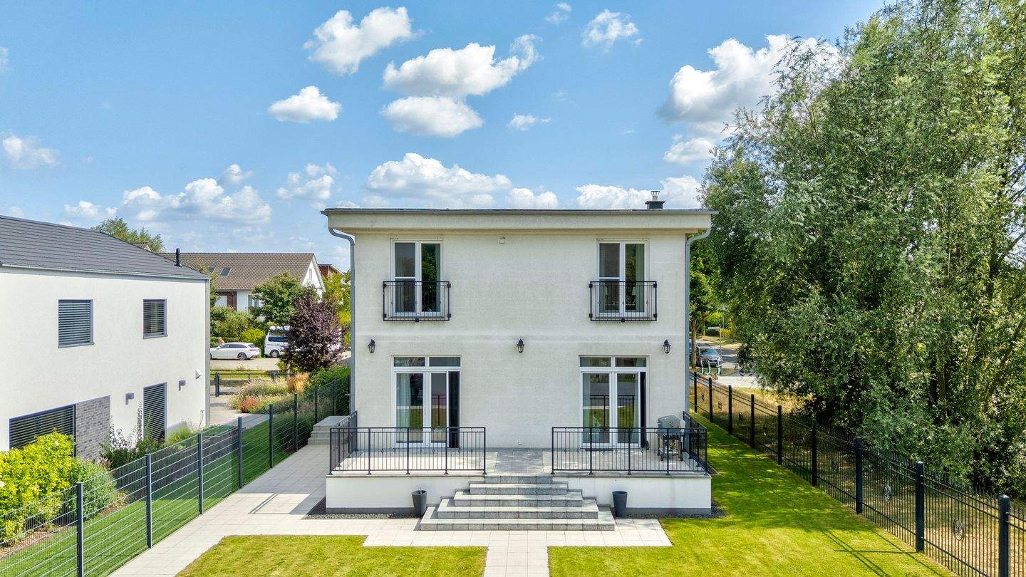 moderne Familienvilla zum Verlieben im Bornstedter Feld in Potsdam – Potsdam – Bild 1 von 9