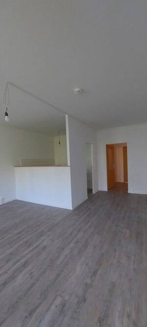 Nette Nachbarn gesucht: weitläufige 3-Zimmer-Wohnung – 1239 Dresden – Vorschaubild 7