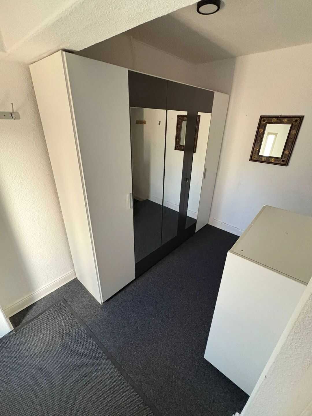 Charmante 2-Zimmer-Wohnung mit Holzdielen, Einbauküche und separatem Eingang in Hamburg-Sasel – Hamburg – Vorschaubild 7
