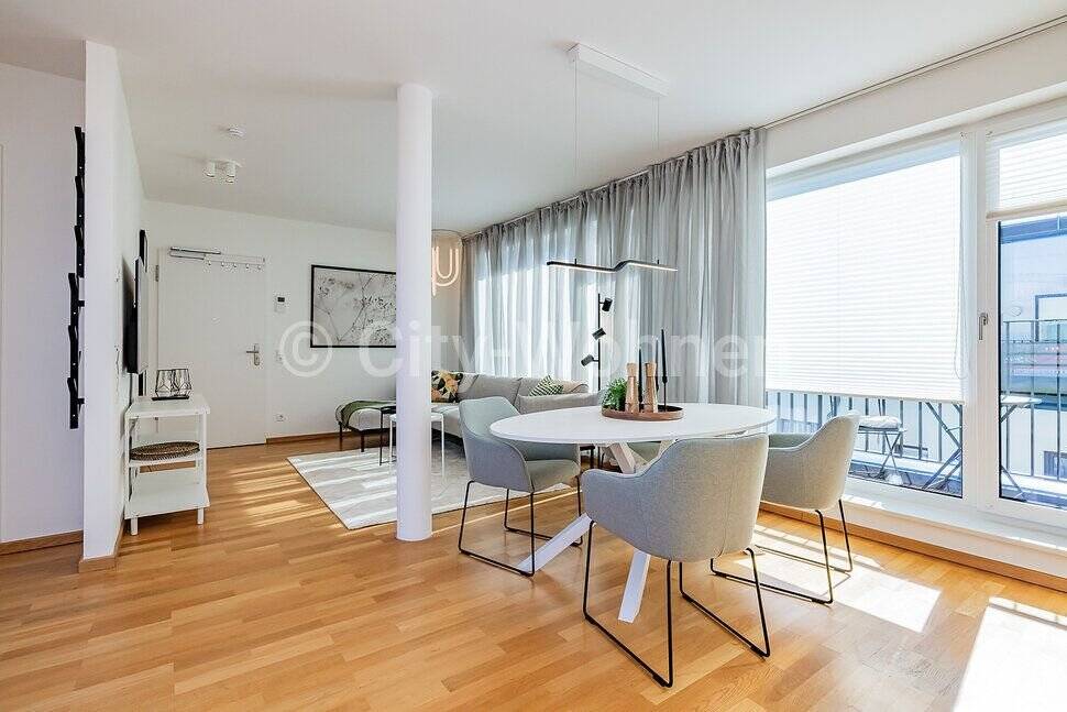 Möblierte Penthousewohnung mit 2 Balkonen in Hamburg-Altona